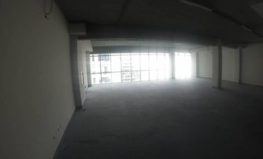 EXCELENTE EDIFICIO DE OFICINAS - ALQUILER