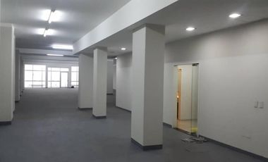 EXCELENTE EDIFICIO DE OFICINAS - ALQUILER