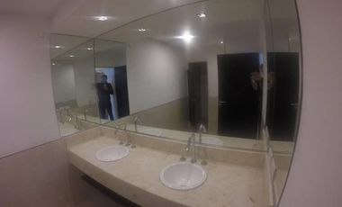 EXCELENTE EDIFICIO DE OFICINAS - ALQUILER