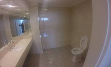 EXCELENTE EDIFICIO DE OFICINAS - ALQUILER