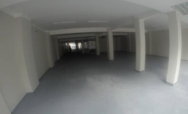 EXCELENTE EDIFICIO DE OFICINAS - ALQUILER