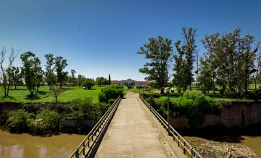 Terreno al lago en Chacras del Rincon