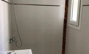 Semipiso de 2 ambientes con cochera - Lanús Oeste
