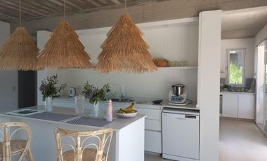 Casa en costa esmeralda 4 dormitorios en suite sobre medanos