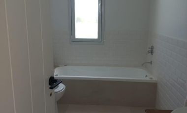 Casa en costa esmeralda 4 dormitorios en suite sobre medanos