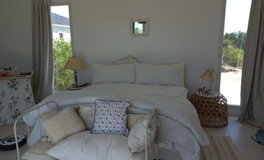 Casa en costa esmeralda 4 dormitorios en suite sobre medanos