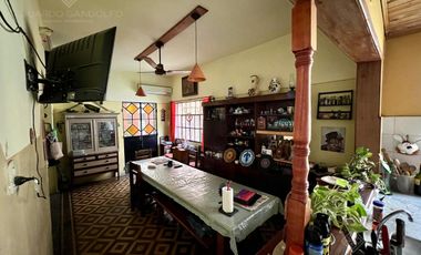 Casa de corte antiguo en excelente estado - Venta Directa - Apto Crédito!!