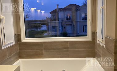 Excelente Casa  de 5 Ambientes  Isla Santa Monica