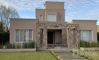 Excelente Casa  de 5 Ambientes  Isla Santa Monica