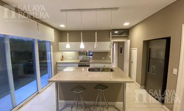 Excelente Casa  de 5 Ambientes  Isla Santa Monica