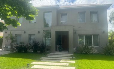 Casa en el Barrio La Alameda. Nordelta