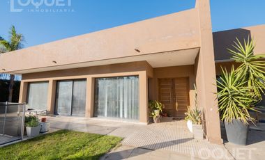 Casa de 3 dormitorios - Barrio Privado 