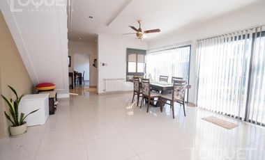 Casa de 3 dormitorios - Barrio Privado 