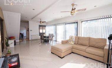 Casa de 3 dormitorios - Barrio Privado 