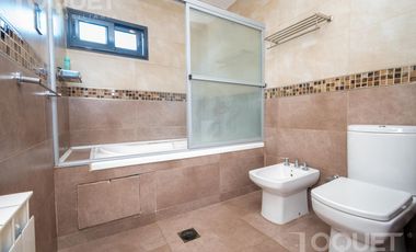 Casa de 3 dormitorios - Barrio Privado 