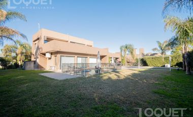 Casa de 3 dormitorios - Barrio Privado 