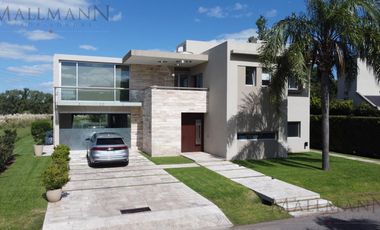 Venta Casa 4 Dormitorios con Muebles en Los Pilares