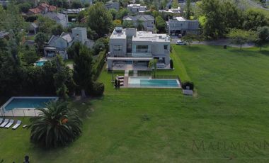 Venta Casa 4 Dormitorios con Muebles en Los Pilares