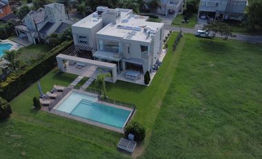 Venta Casa 4 Dormitorios con Muebles en Los Pilares