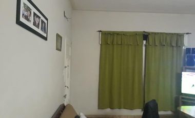 Venta Casa y Local Comercial- Area Centro