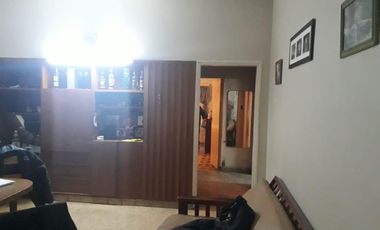 Venta Casa y Local Comercial- Area Centro