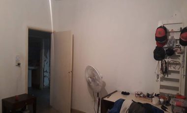 Venta Casa y Local Comercial- Area Centro