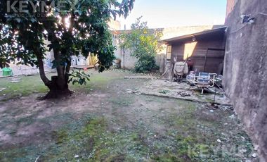 VENTA CASA EN MORON CON PARQUE DE 3 AMB Y COCHERA 4 AUTOS