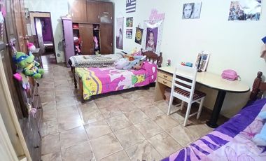 VENTA CASA EN MORON CON PARQUE DE 3 AMB Y COCHERA 4 AUTOS