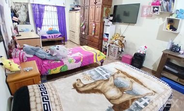 VENTA CASA EN MORON CON PARQUE DE 3 AMB Y COCHERA 4 AUTOS