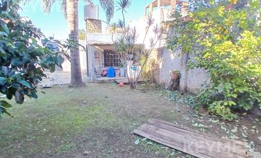 VENTA CASA EN MORON CON PARQUE DE 3 AMB Y COCHERA 4 AUTOS