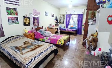 VENTA CASA EN MORON CON PARQUE DE 3 AMB Y COCHERA 4 AUTOS