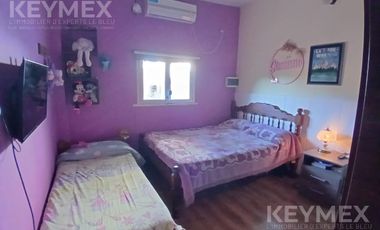 VENTA CASA EN MORON CON PARQUE DE 3 AMB Y COCHERA 4 AUTOS