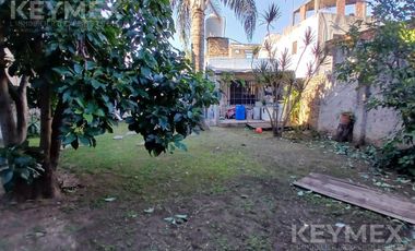VENTA CASA EN MORON CON PARQUE DE 3 AMB Y COCHERA 4 AUTOS