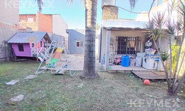 VENTA CASA EN MORON CON PARQUE DE 3 AMB Y COCHERA 4 AUTOS