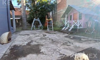 VENTA CASA EN MORON CON PARQUE DE 3 AMB Y COCHERA 4 AUTOS