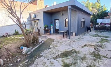 VENTA CASA EN MORON CON PARQUE DE 3 AMB Y COCHERA 4 AUTOS