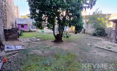 VENTA CASA EN MORON CON PARQUE DE 3 AMB Y COCHERA 4 AUTOS