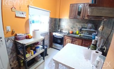 VENTA CASA EN MORON CON PARQUE DE 3 AMB Y COCHERA 4 AUTOS