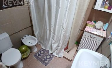 VENTA CASA EN MORON CON PARQUE DE 3 AMB Y COCHERA 4 AUTOS
