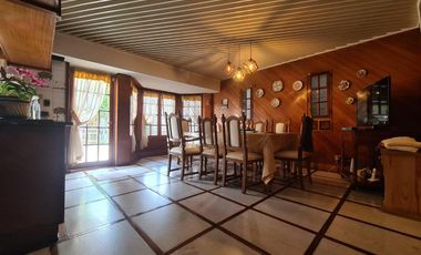 CASA DE GRAN TAMAÑO – IDEAL PARA DOS O TRES FAMILIAS – PATIO Y ESPACIO VERDE