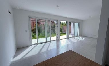 Casa a estrenar en Conjunto de 5 casas en cull de sac en San Isidro