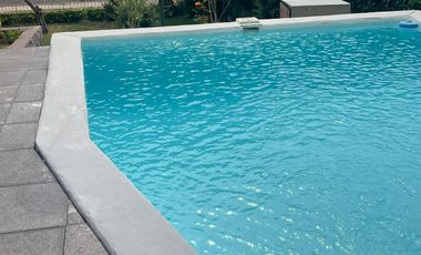 ARRIENDO DE CASA 2D 1B CON PISCINA, AMPLIO TERRENO