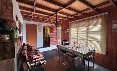 ARRIENDO DE CASA 2D 1B CON PISCINA, AMPLIO TERRENO