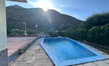 ARRIENDO DE CASA 2D 1B CON PISCINA, AMPLIO TERRENO