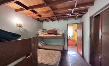 ARRIENDO DE CASA 2D 1B CON PISCINA, AMPLIO TERRENO