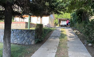 ARRIENDO DE CASA 2D 1B CON PISCINA, AMPLIO TERRENO