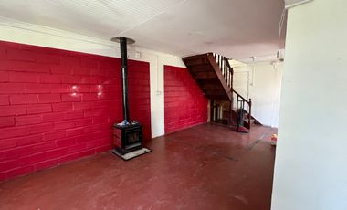 Se vende amplia casa ubicada en coronel.