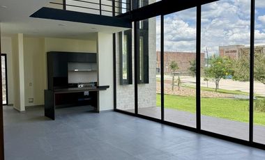Venta Casa de Lujo, Triple Altura, Residencial El Mayorazgo Querétaro $6.5 MDP