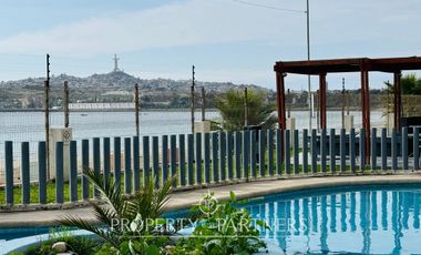 Departamento en Arriendo Amoblado Año Corrido frente a la playa