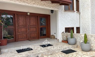 En Arriendo Gran Casa en La Herradura con Vista al Mar